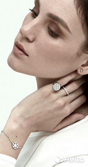 Avgvst Space Atlas, Basic, Solange