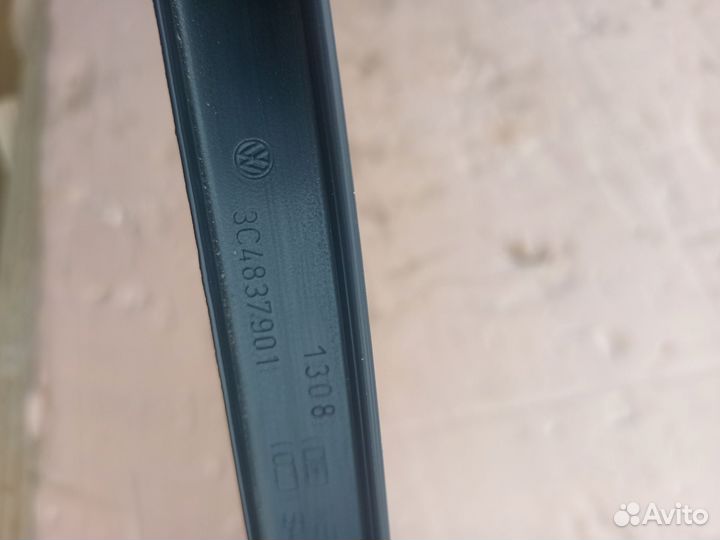 Накладка двери передней левой Volkswagen Passat B6