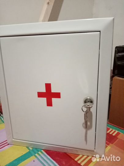 Аптечка металлическая