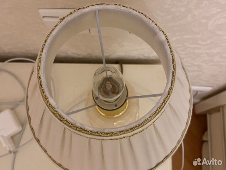 Лампа настольная для прикроватных тумбочек