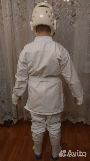 Кимоно с комплектом защиты на 10-11лет