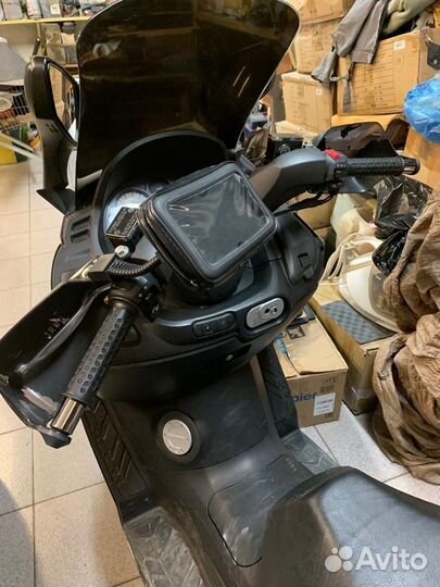 SYM GTS 250 макси-скутер