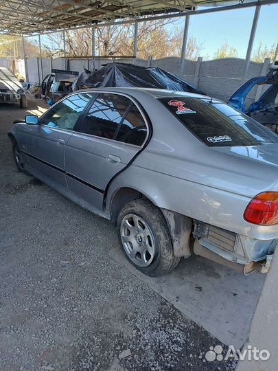 В разбор зашла BMW E39 2.5 Бенз Механика