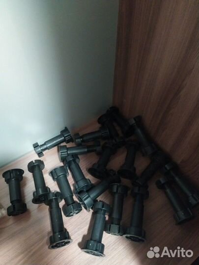 Регулируемые ножки для кухонных тумб