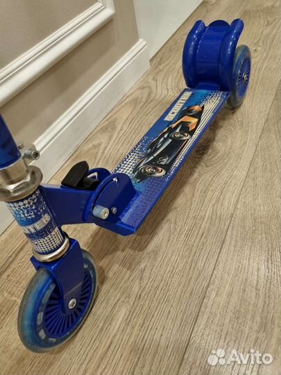 Самокат трехколесный