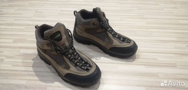 Трекинговые ботинки
