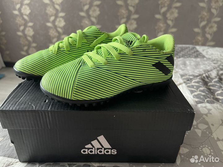 Футбольные бутсы adidas