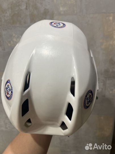 Хоккейный шлем
