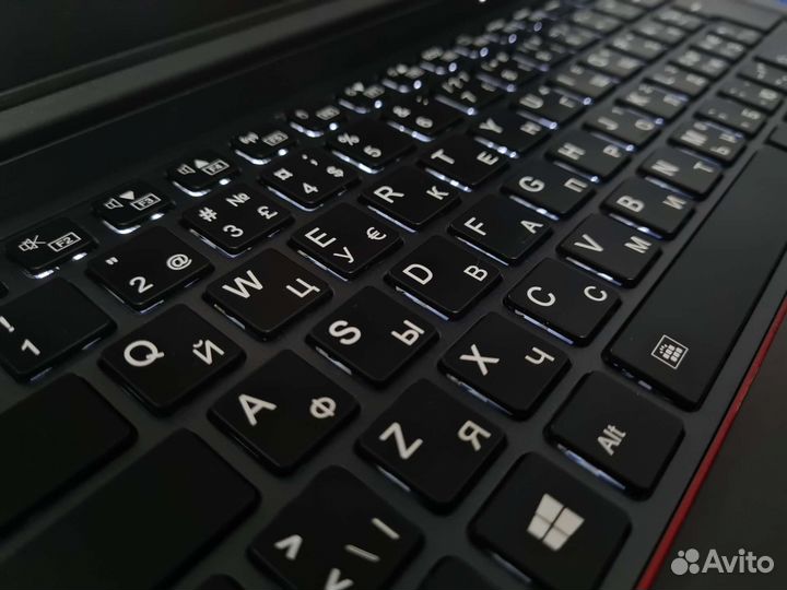Ноутбук Fujitsu LifeBook U748 i5 8-Gen 16/512 FHD