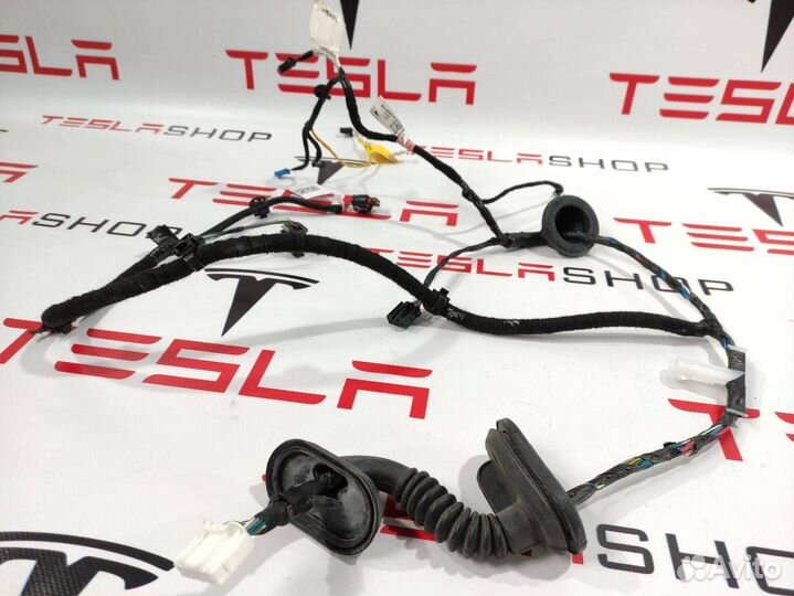 Электропроводка двери Tesla Model 3 2019