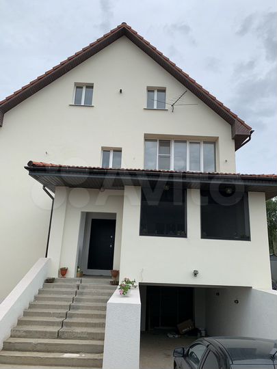 Коттедж 350 м² на участке 10 сот.