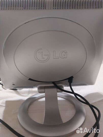 Монитор ЖК LG Flatron L1520B