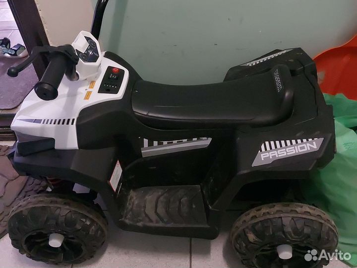 Детский квадроцикл на аккумуляторе