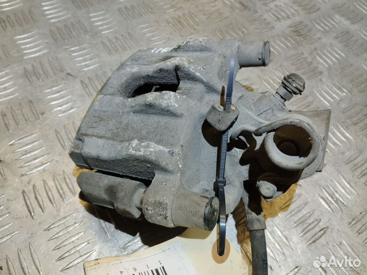 Суппорт задний правый Mazda 3 BK