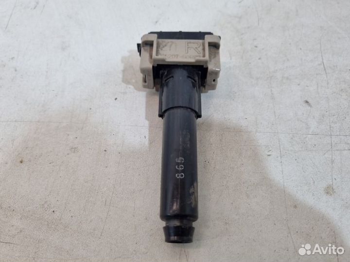 Форсунка омывателя передняя правая Toyota Land