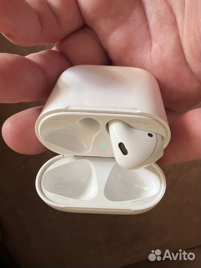 Кейс для зарядки airpods