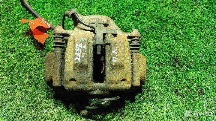 Суппорт передний левый Mercedes-Benz C-Class W203