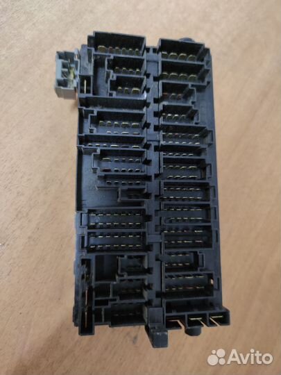 Блок предохранителей VW Transporter T4