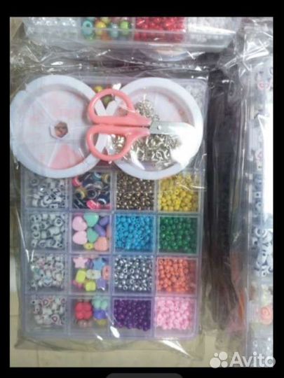 Набор бисер, бусин и принадлежностей