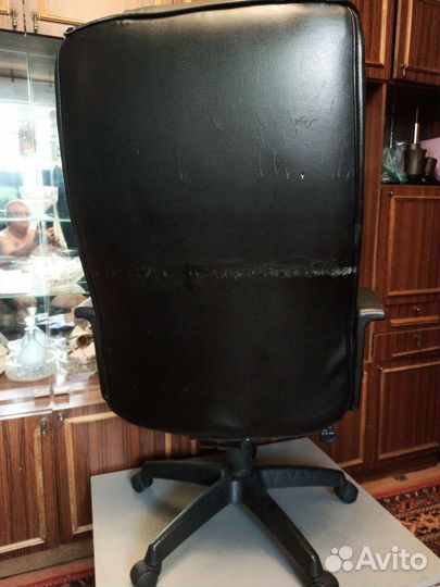 Кожанное офисное кресло руководителя