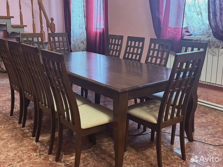 Стол с 12 стульями в отличном состоянии