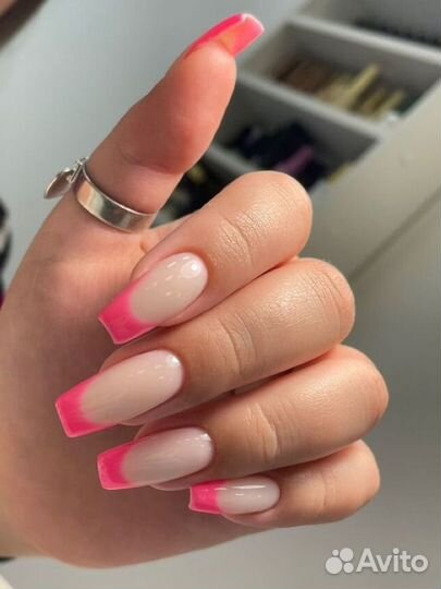 Маникюр, педикюр, наращивание ногтей