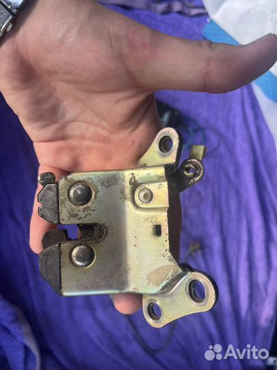 Замок багажника toyota carina e