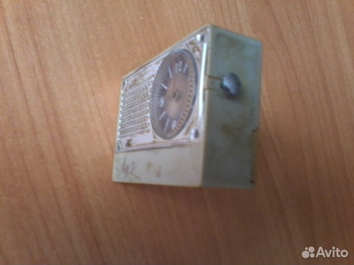 Часы-будильник Луч