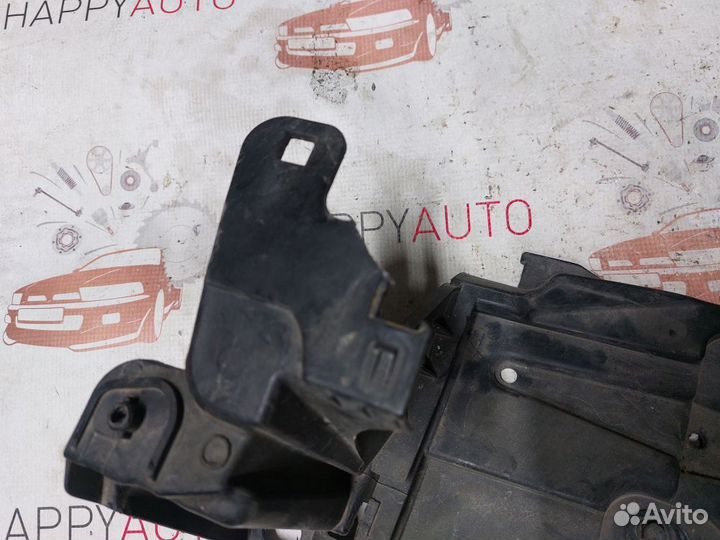 Кронштейн левой фары Renault Megane 3 дорест