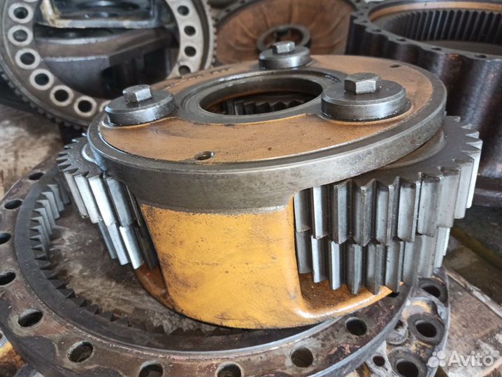 205-27-00089 редуктор хода Komatsu PC200-6 1-скор