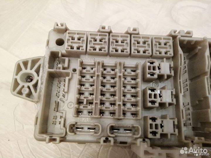 Блок предохранителей салона Mitsubishi Airtrek