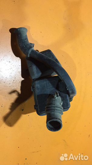 Корпус воздушного фильтра на Geely LC Cross