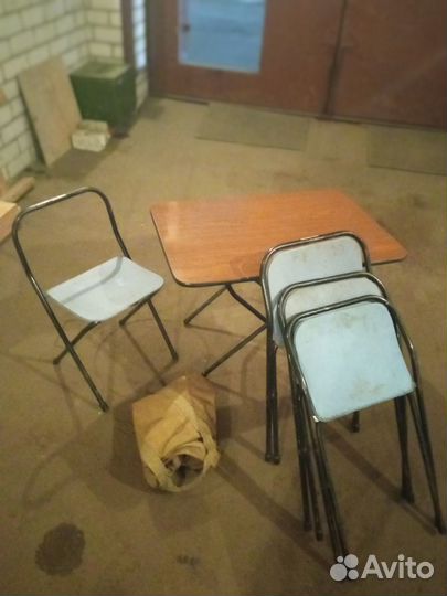 Стол и стулья складные