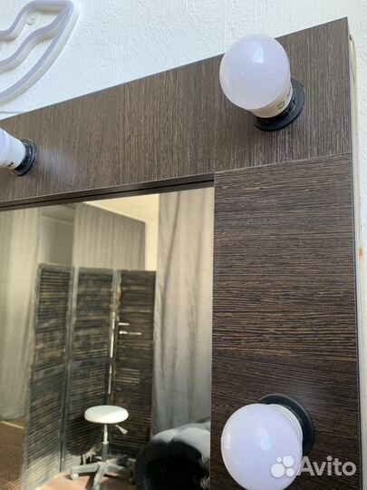 Гримерный стол, стол визажиста