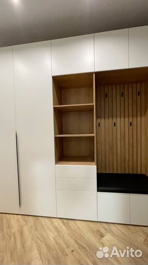 Прихожая со шкафом