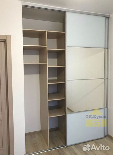 Шкаф с зеркалом