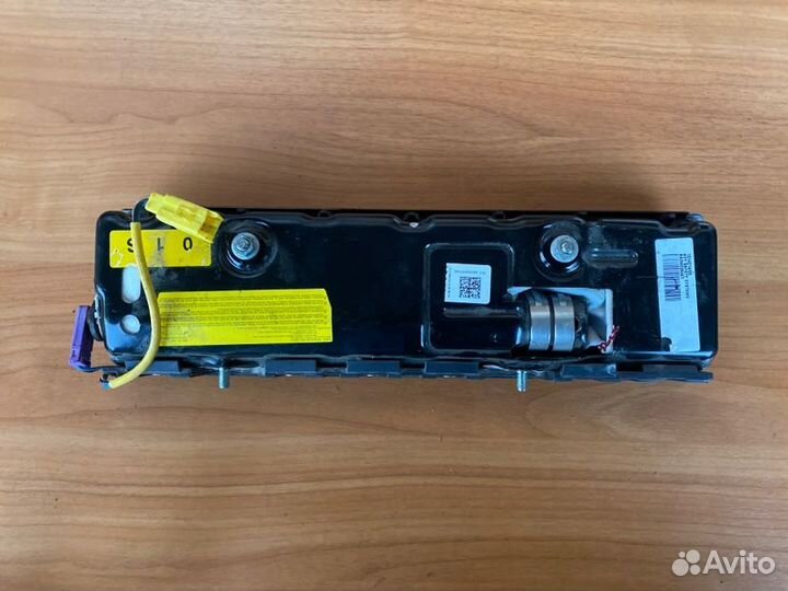 Коленная подушка безопасности Skoda Superb