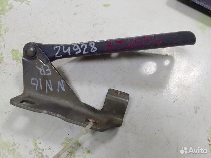 Петля капота Nissan Almera