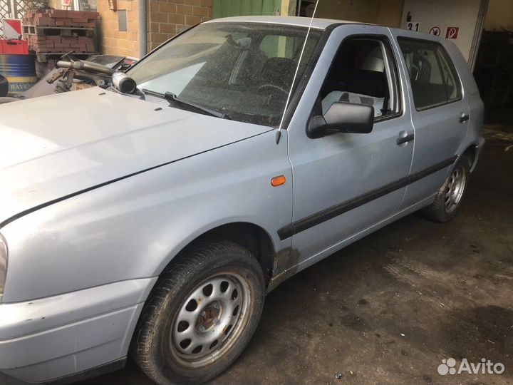 Разбор на запчасти Volkswagen Golf 3