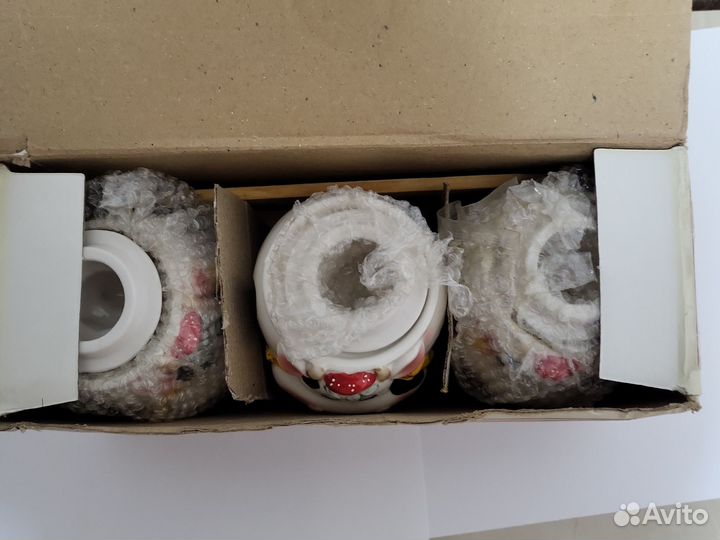 Банки 3 пр на деревянной подставке