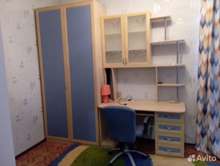 Шкаф, кровать, компьютерный стол