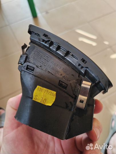 Правый дефлектор торпедо VW Touareg