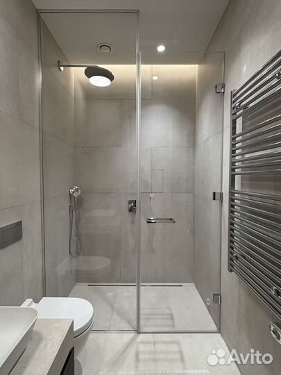 Стеклянные душевые ограждения