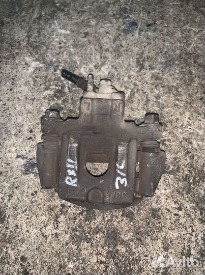 Суппорт задний левый Лексус RX 2-ой кузов