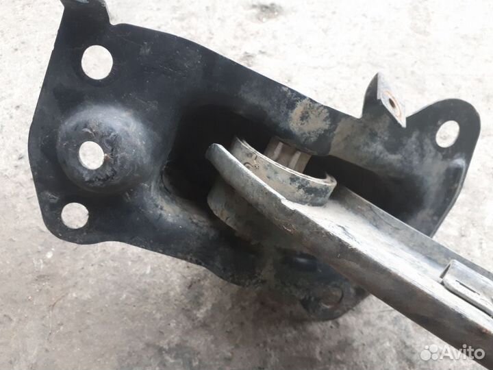 Рычаг задний продольный правый Volkswagen Passat