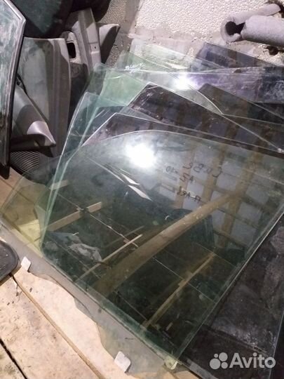 Стекло переднее левое Nissan Cube z10