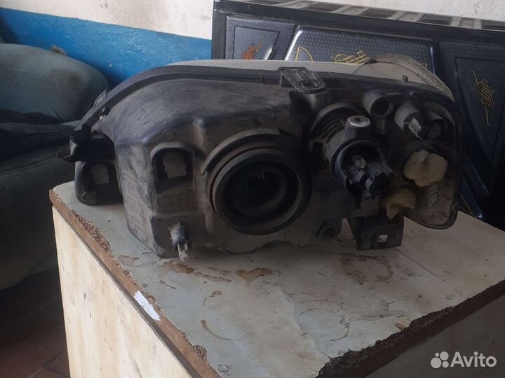 Передняя правая фара Рено logan