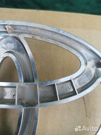 Эмблема решетки радиатор Toyota Fortuner 2015-2020