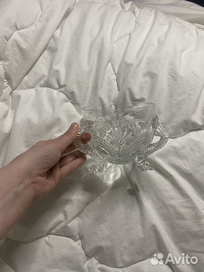 Хрустальная конфетница на ножках