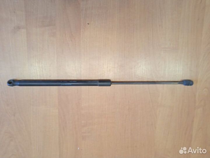 Амортизатор двери багажника Volkswagen Polo